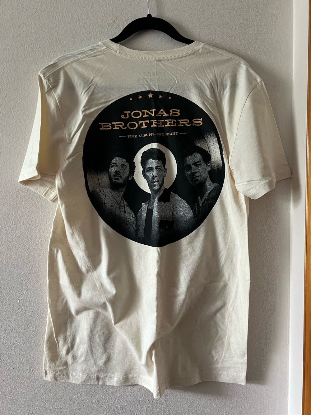 Jonas Brothers Five Albums One Night
Merch T-shirt in White - Size Medium